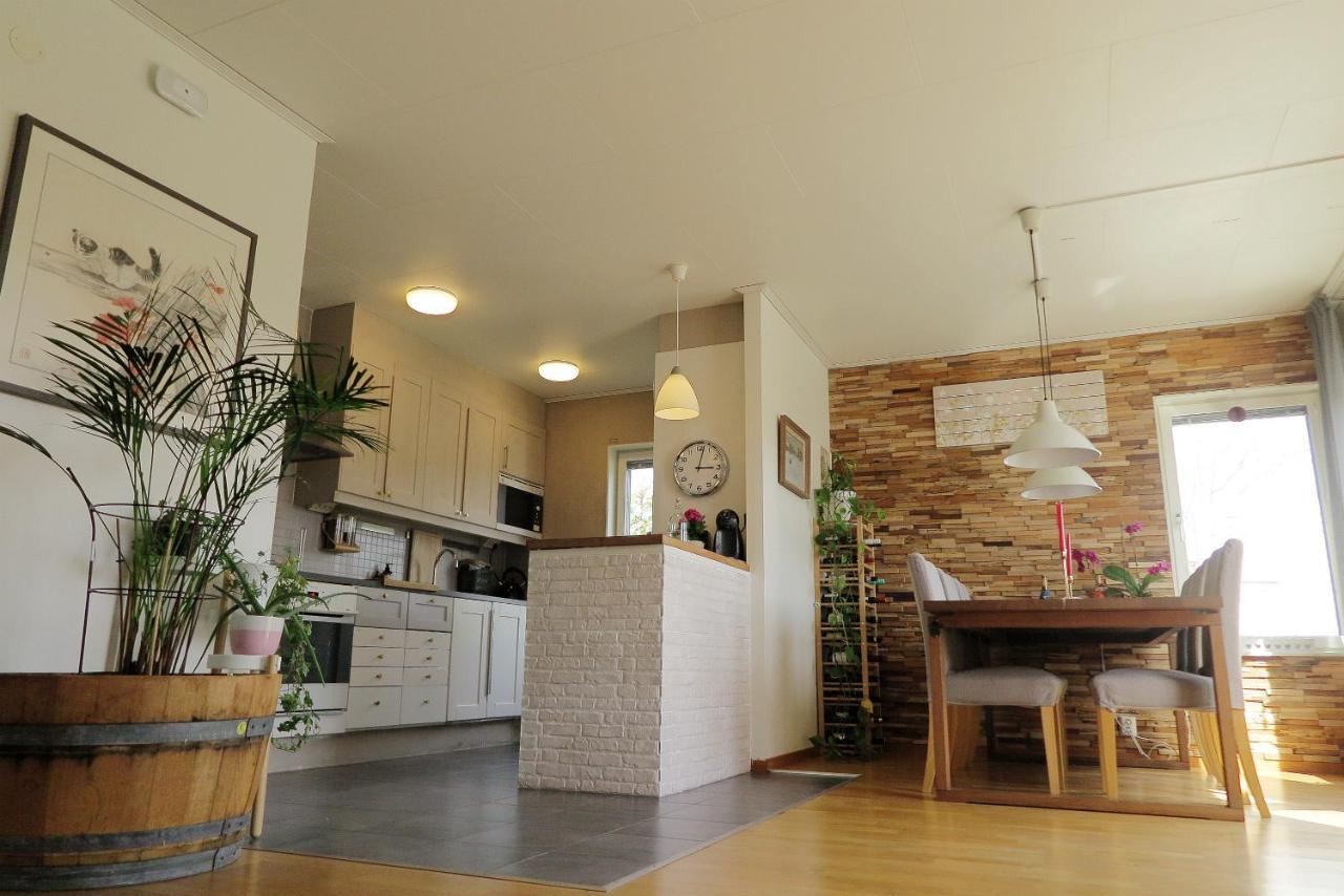 Ett mysigt gästrum&10 min Arlanda&Nära Slott Sigtuna Exteriör bild